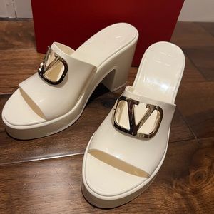 VALENTINO GARAVANI
VLogo rubber platform mules